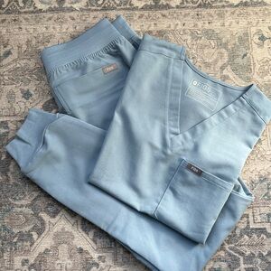 Figs Light Blue Zamora jogger & Catarina One Pocket top- XS tall/ XS